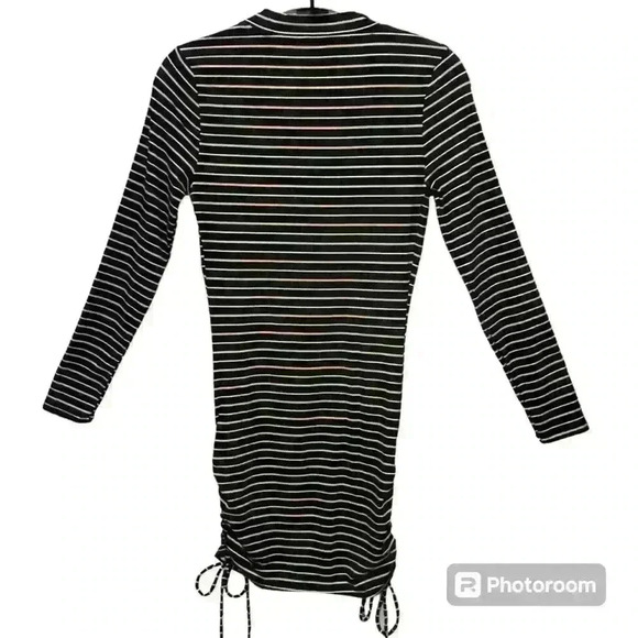 Small Abound Dress with strings at the bottom of the dress - Picture 3 of 3